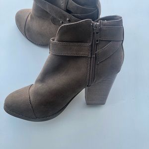 Charlotte Russe Taupe Ankle Boots Chunky Heel Sz 6